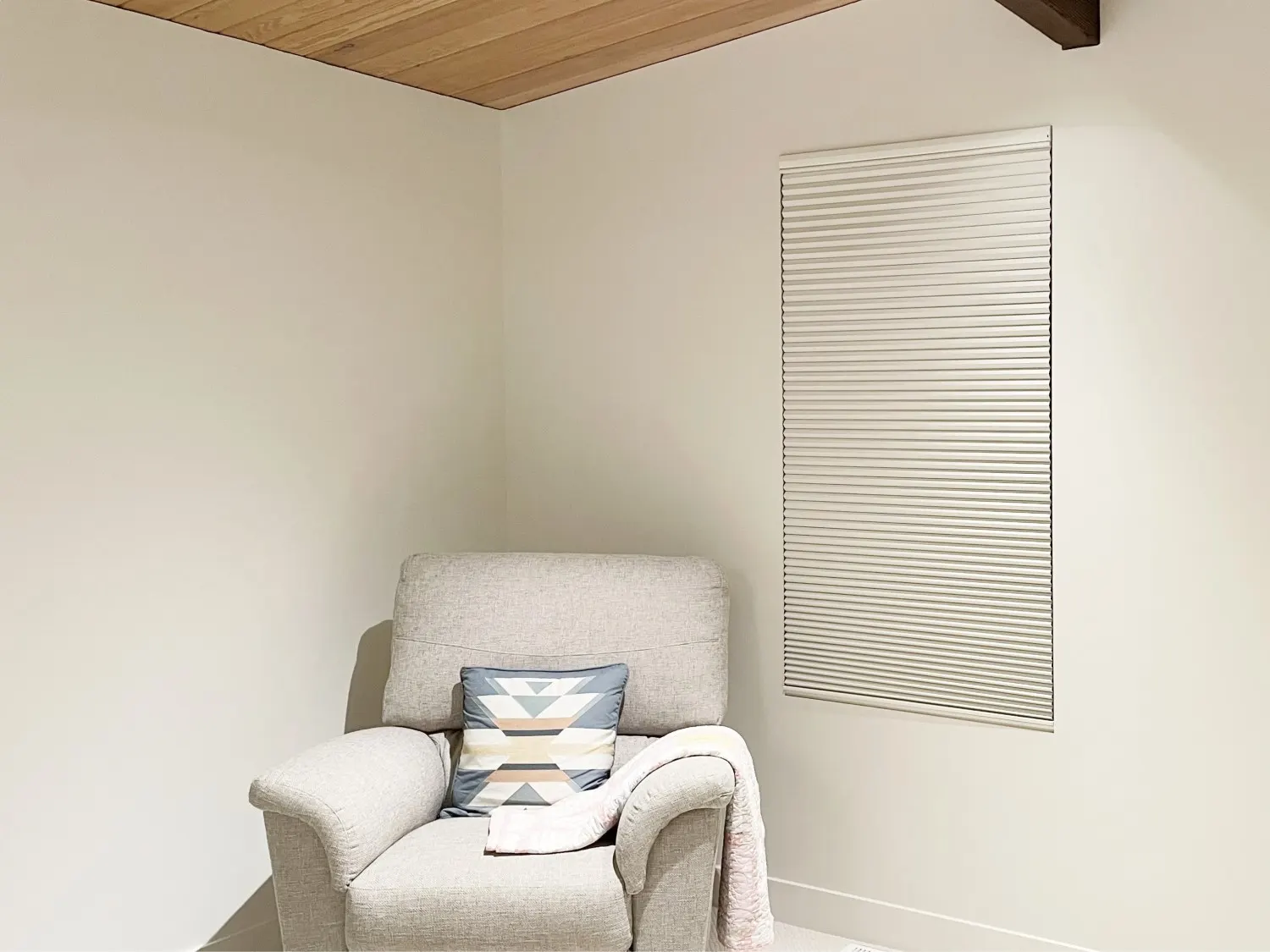 White motorized honeycomb blackout shades in a child’s bedroom in Mercer Island